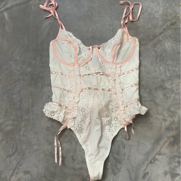 New! For love and lemons swirl eyelet bodysuit teddy lingerie 24590 - Picture 7 of 14